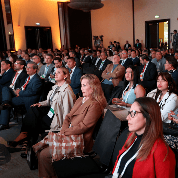 Banner de tarjeta del evento Camino al Simposio-El desafío de simplificar para crecer: análisis del caso chileno